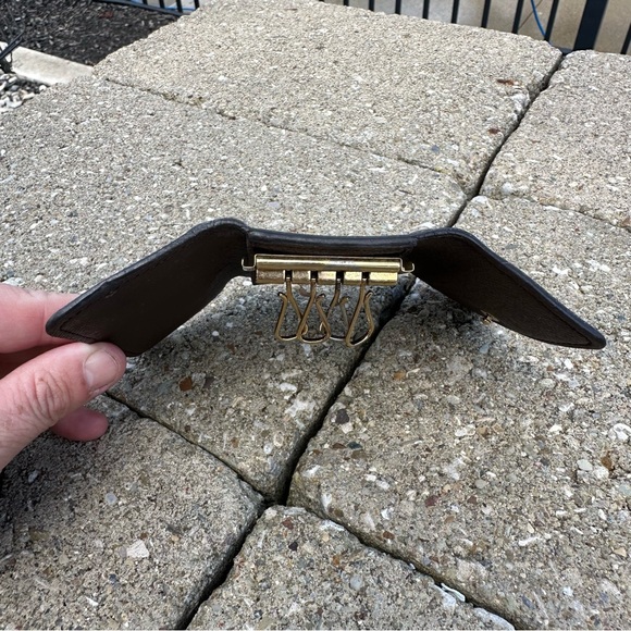 Louis. Vuitton Damier 4 key holder - Picture 6 of 8